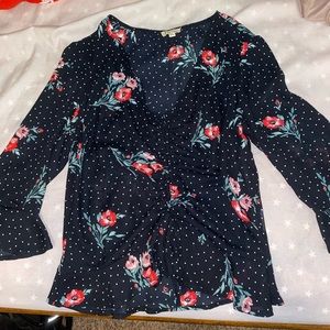 Ruches in middle at the bottom